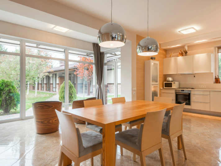 Glendale AZ home with a bright kitchen and tile floors