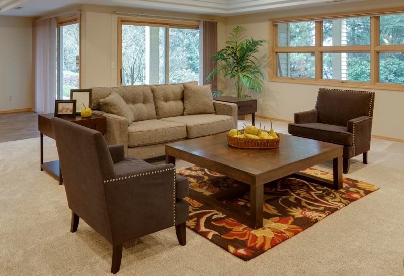 Traditional style home in Glendale AZ with soft carpet flooring