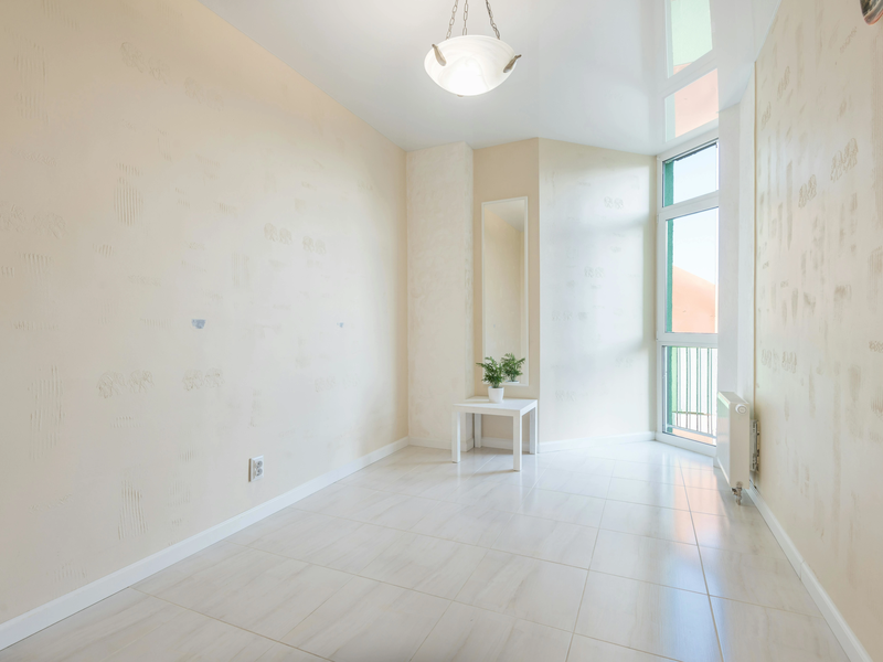 Ivory tile flooring in a bright Glendale AZ home